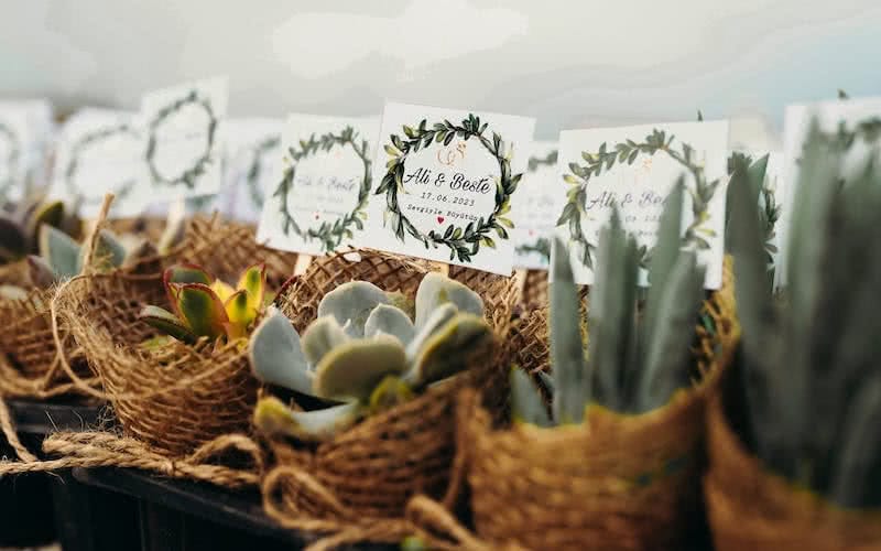 useful wedding favours - guest wedding favors